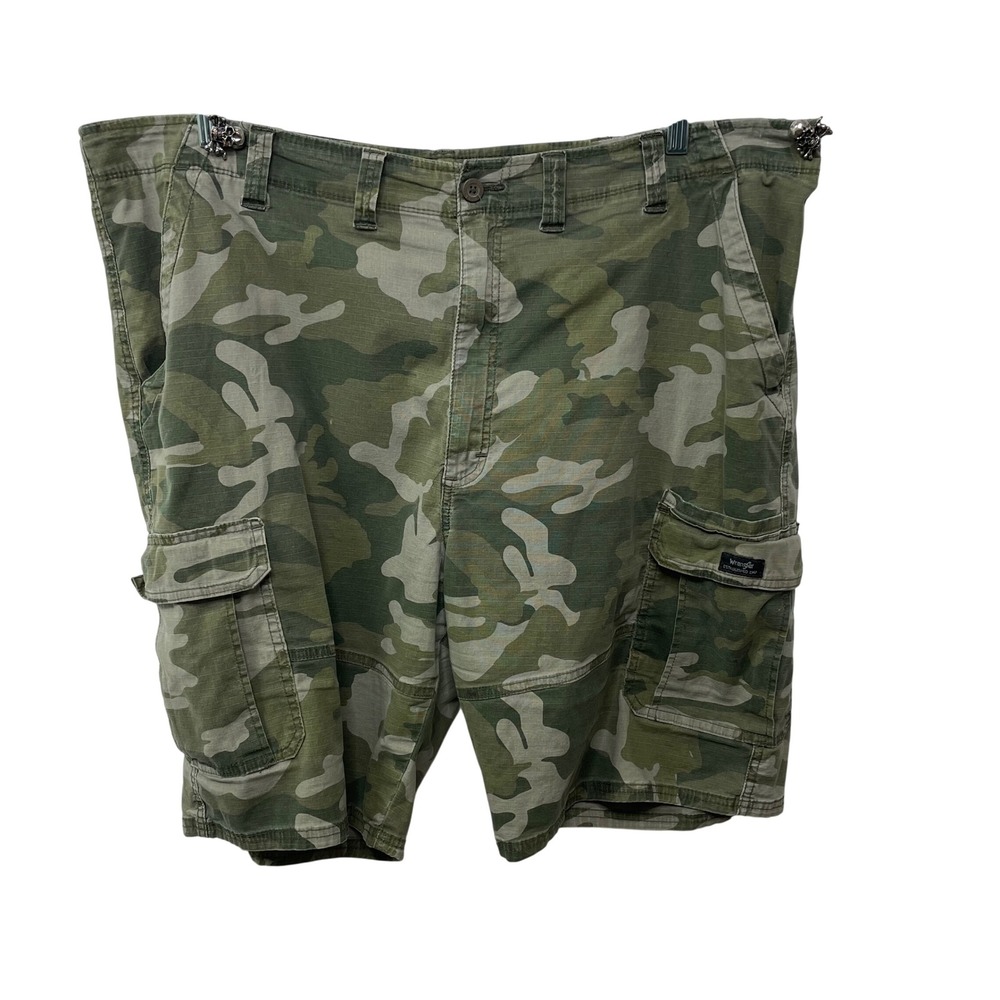 Wrangler Mens Camo Cargo Shorts Relaxed Fit Green Camouflage Skull Pins Size 46